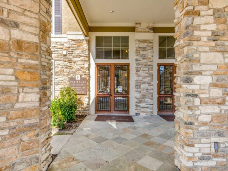 The Art of Transforming Outdoor Spaces With Stone Veneer 